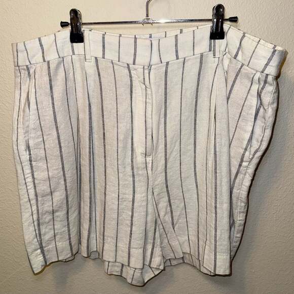 Old Navy Pants - Old Navy Taylor Extra High-Rise Linen-Blend Striped Shorts Size L